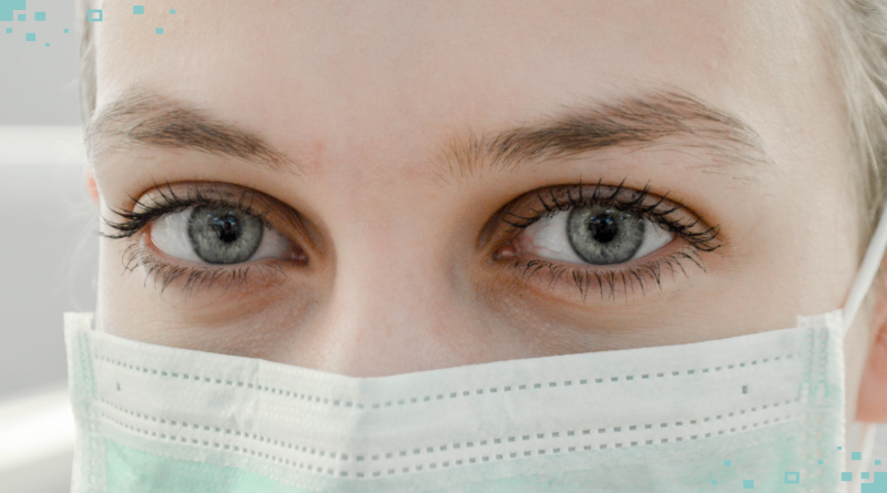 девушка в медицинской маске медицинская маска женские глаза