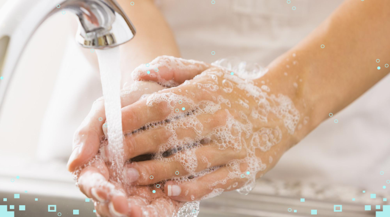 человек моет руки мыльная пена мыть руки профилактика коронавируса